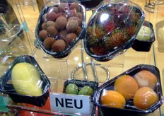 Nello stand collettivo della multinazionale francese Gruppo Guillin, il cui sottomarchio italiano è Nespak, vediamo anche alcune nuove confezioni per frutta esotica.