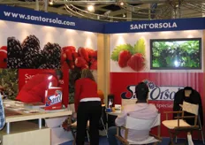 Stand della cooperativa trentina Sant'Orsola, specialista nella produzione e commercializzazione di piccoli frutti.