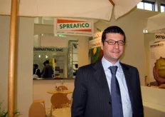 Simone Spreafico, in rappresentanza dell'omonima azienda presso lo spazio collettivo del CSO, Piazza Italia.