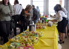 All'ingresso, tutti i visitatori vengono accolti con un cestino di macedonia di frutta.