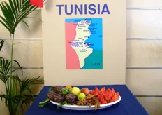 All'ingresso della fiera, vengono esposti i prodotti tipici dei Paesi del Bacino del Mediterraneo. Nel dettaglio, la Tunisia e i suoi prodotti.