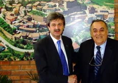 Stretta di mano tra il sindaco di Cesena, Giordano Conti, e il Presidente della Fiera di Cesena, Domenico Scarpellini.