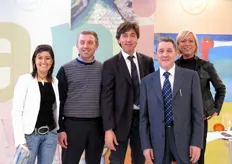 Tutto lo staff di GRANFRUTTA ZANI Soc. Coop. Da sinistra a destra: Francesca Borghi, Raffaele Bucella, Sandro Zani, Flavio Marini ed Elisa Zani.