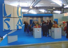 Stand RENATO LUSA s.r.l. L'azienda vanta un’esperienza quarantennale nella produzione di imballaggi flessibili per prodotti alimentari e nella commercializzazione di articoli per il preconfezionamento di prodotti ortofrutticoli e la pallettizzazione degli imballaggi.