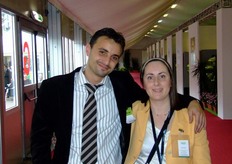Alessandro Pernigo (Frutta C2), in visita presso la Fiera, insieme a Rossella Gigli (Caporedattore di FreshPlaza Italia).