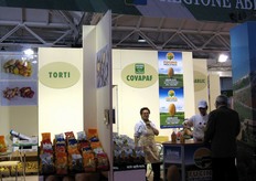 Lo stand del Consorzio di Valorizzazione della Patata del Fucino (CO.VA.PAF.) e quello dell'azienda Torti, fianco a fianco, all'interno dell'area espositiva della Regione Abruzzo.