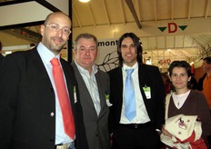 Tra i corridoi del Macfrut incontriamo questo simpatico gruppo, composta da: Matteo Lanfranco Rossi (FQC Italia), Silvano Vignole, Marco Fantuzzi (Apofruit), Maria Papadopoulou.