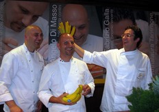 Momenti d'ilarità, con la complicità di un casco di banane Chiquita.