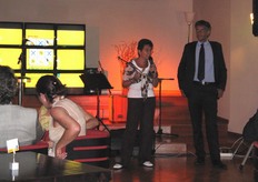 Maurizio Pisani viene chiamato a salutare gli ospiti della serata.