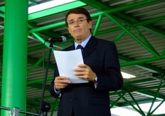 Renzo Piraccini ha ripercorso le tappe della fortunata storia della cooperativa CPR System, fondata nel 1998 per far fronte alle esose richieste delle multinazionali del settore per i costi di noleggio degli imballi a sponde abbattibili, che avevano cominciato a diffondersi gia' da qualche anno nel settore ortofrutticolo.