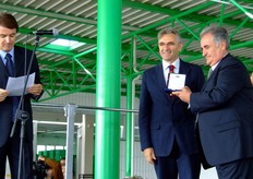 Il momento della premiazione di Giuseppe Maregini del CONAD.