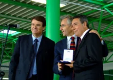 Anche Guido Tampieri (ultimo a destra) riceve in premio la medaglia d'oro.