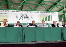 "Subito dopo le premiazioni si e' aperta una tavola rotonda sul tema "Nuove Sfide della Filiera Agroalimentare: efficienza logistica, riduzione dei rifiuti e risparmio energetico", cui hanno preso parte Vincenzo Tassinari (Presidente Coop Italia), Francesco Pugliese (Direttore Generale Conad), Paolo Bruni (Presidente nazionale di Fedagri-Confcooperative), Luciano Sita (Presidente Legacoop Alimentari) e Tiberio Rabboni (Assessore Agricoltura- Regione Emilia Romagna)."