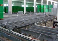 I pallets vengono movimentati automaticamente per mezzo di binari.