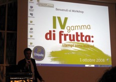 Apre i lavori Maurizio Pisani, Direttore Marketing e Vendite Retail di Chiquita Italia, che da' il benvenuto ai partecipanti.