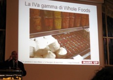 Un elemento essenziale e' l'esposizione dei prodotti. Whole Foods Londra propone al consumatore un prodotto ben visibile nel display, trasformandolo in un prodotto acquistabile d'impulso. La comunicazione e' importante, e' il supporto al prodotto, ma il prodotto deve parlare anche da solo.