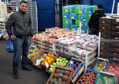 C'e' merce di tutti i tipi.