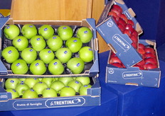 Dettaglio mele a marchio La Trentina.