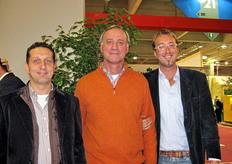 Da sinistra a destra: rappresentante della Vanzetti Fruit, Domenico Sacchetto (Asprofrut), Giampiero Sabena (Coldiretti Cuneo).