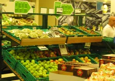 Reparto ortofrutticolo del supermercato Pingo Doce nella citta' di Funchal.