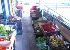 Bancarella di verdura presso uno dei mercati coperti di Ribiera Brava.