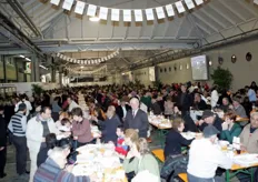 I festeggiamenti hanno visto la partecipazione di circa 3.000 tra dipendenti, produttori e soci del Gruppo, che hanno cenato tutti insieme.