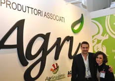 Roberto Iacoboni (a sinistra), presso lo stand dei Produttori Associati Agri', una realta' operante in provincia di Latina.