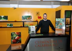 Alberto Bua presso lo stand del Consorzio Clementine di Calabria IGP.