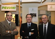 Al centro della foto, Luigi Peviani, presidente di FruitImprese la nuova denominazione dell'associazione nazionale degli esportatori e importatori ortofrutticoli (gia' ANEIOA).
