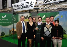 Da sinistra a destra, in rappresentanza di Alphacom Italia: Luca Muratori, Giorgiana Figus, Vincenzo Brignoli, Fausto Caserio, Cesare Balduzzi, Stefano Balduzzi e Romina Fioravanti.