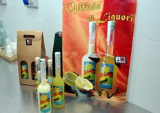 I due prodotti di punta dell'opificio di liquori sono il Limoncello classico e la crema di Limoncello. La produzione, di stampo artigianale ed elevato profilo qualitativo, prosegue per tutto l'anno, con un picco di 8.000 bottiglie al mese nel periodo che va da settembre a marzo, quando piu' abbondante e' la materia prima.