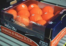 Le arance contenute in questo cartone sono non soltanto a marchio DOP, ma anche a certificazione biologica. La produzione bio rappresenta per Biofruit un 25 per cento del prodotto commercializzato.