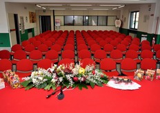 La sala del convegno prima dell'arrivo del pubblico.