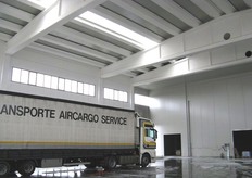 Le dimensioni della struttura sono talmente grandi che un camion ci sta dentro comodamente.