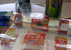 Lo stabilimento CartonPack e' suddiviso in due corpi fabbrica: uno specializzato nella produzione di pellicole, l'altro destinato alla produzione di vaschette. Qui vediamo alcuni esempi di materiali da imballaggio per prodotti freschi di IV gamma.