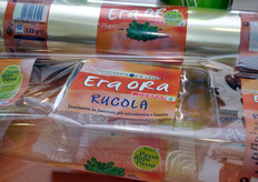 Tra i materiali offerti ci sono pellicole in polipropilene e polietilene, films accoppiati e films a barriera e permeabilita' controllata. Personalizzabili con stampe fino a 10 colori, si tratta di materiali studiati per ottenere una presentazione accattivante per frutta e verdura lavata, tagliata e pronta al consumo.