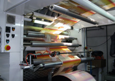 Fase di stampa di un film ad uso alimentare.