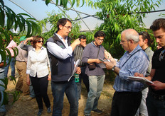 Il Dott. Pasquale Carbone, tecnico Planitalia, ha illustrato le caratteristiche agronomiche e pomologiche delle varietà coltivate (PLAWHITE(R)5, VIOWHITE(R)5, PLAGOLD(R)10, PLAGOLD(R)15,) presso il campo dimostrativo dell’Azienda Agricola Suriano e Casalnuovo di Policoro (MT).