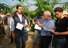 Per quanto riguarda la gestione della chioma di queste varieta', Carbone afferma che la potatura deve mirare soprattutto a selezionare i rami misti su cui e' concentrata la produzione. Durante il periodo del diradamento dei frutti e' consigliabile eliminare i succhioni piu' vigorosi per facilitare l’arieggiamento e la penetrazione della luce all’interno della chioma.