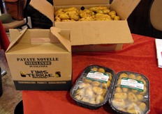 Finis Terrae (www.finisterraesrl.com), specialista in prodotti ortofrutticoli trasformati, ha lanciato quest'anno una confezione di patatine novelle (calibro 25 - 35 mm) che possono essere cotte direttamente in forno senza sbucciarle, previo un rapido lavaggio. La shelf-life del prodotto e' di dieci giorni (in frigo); la confezione scura evita l'inverdimento del prodotto. Per info: Antonio Mele, cell. +39.335.6899248