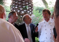 Un momento dell'intervista al cuoco tedesco che ha deliziato il palato dei presenti con alcune particolari ricette a base di patate novelle e asparagi.