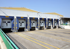 Un magazzino e' destinato alla lavorazione di frutta e verdura a produzione integrata. Nella foto: gli attracchi per i camion.