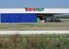 Lo stabilimento dedicato al biologico si estende su 4 ettari, di cui 2.000 metri quadrati coperti, e ha una capacita' di stoccaggio di 2.500 tonnellate.