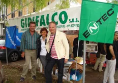 Dott. Antonio Giordano (primo a sinistra) titolare della farmacia agricola “Girifalco” s.a.s. di Ginosa (TA).