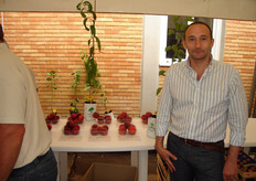 Il frutticoltore Jimmi Adessi, dell’Azienda Agricola Sorice di Ruvo di Puglia, ha puntato, da pioniere, all’introduzione di varieta' di albicocco a maturazione precoce. L’area del nord barese e' caratterizzata da ottime potenzialita' per lo sviluppo di una frutticoltura moderna e specializzata.