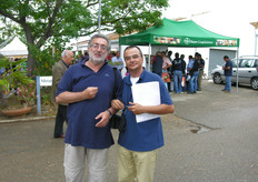 Da sinistra a destra Michele Curci, tecnico Bayer, e Orazio operatore dell’emittente televisiva pugliese Telenorba.