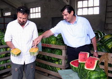 Claudio Magni indica una delle particolarita' di questo prodotto...