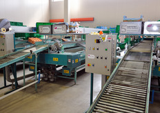 Sala destinata al confezionamento di meloni e altri prodotti.