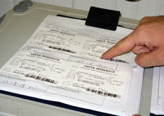 Una volta che la materia prima giunge nella linea di lavorazione, l'etichetta viene aggiornata con i dati relativi al giorno e all'ora di inizio della lavorazione, nonche' all'indicazione relativa a quale linea l'abbia presa in carico.