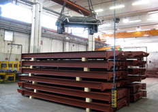 Il ponte metallico e' modulare, cosa che ne facilita il trasporto, la movimentazione e le operazioni di montaggio, oltre ad evitare la manutenzione nel tempo del piano di carico.